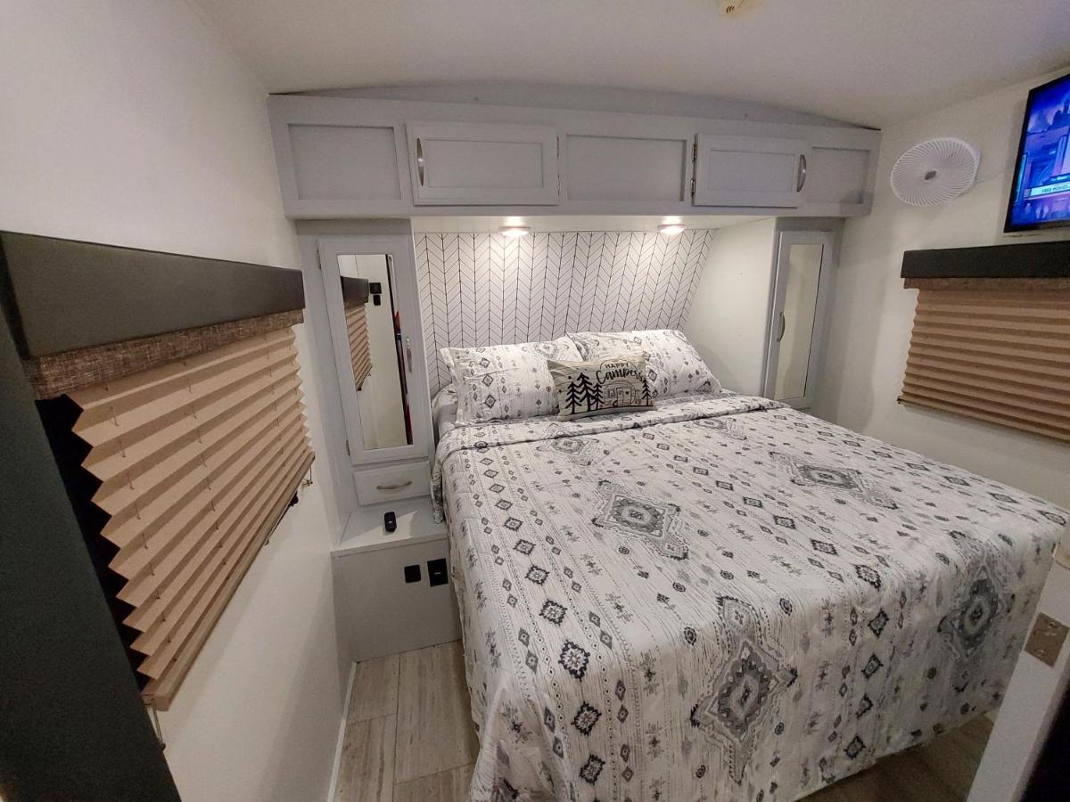 דירות טאמפה The Torres' Camper Experience! מראה חיצוני תמונה